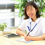 美容皮膚科クリニックの受付・カウンセラー／月19日勤務・年139日休みCphk8254